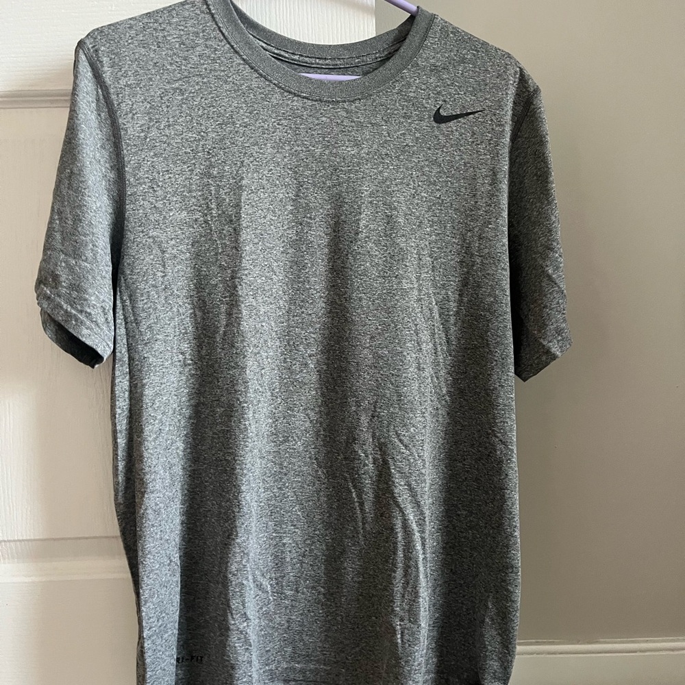 Nike Men's Gray T-Shirt